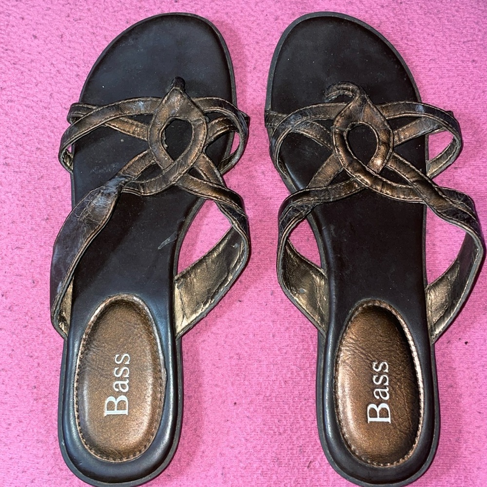 Ladies used BASS sandals flip flops ladies shoes no size